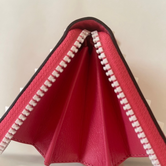 Valentino Garavani Rockstud Pink Wallet - Picture 9 of 12